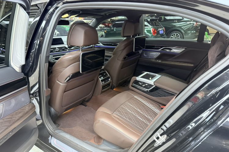 Used BMW 7 Series 2022 740Li xDrive Executive Luxury Package Interior 6