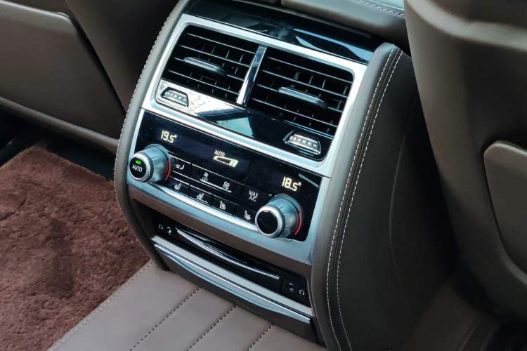 Used BMW 7 Series 2022 740Li xDrive Executive M Sport Package Interior 6