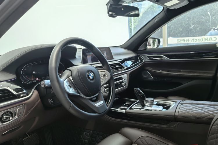 Used BMW 7 Series 2022 740Li xDrive Executive Luxury Package Interior 7