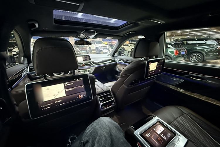 Used BMW 7 Series 2022 740Li xDrive Executive Luxury Package Interior 7