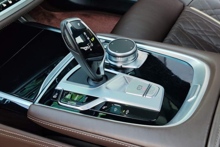 Used BMW 7 Series 2022 740Li xDrive Executive M Sport Package Interior 7