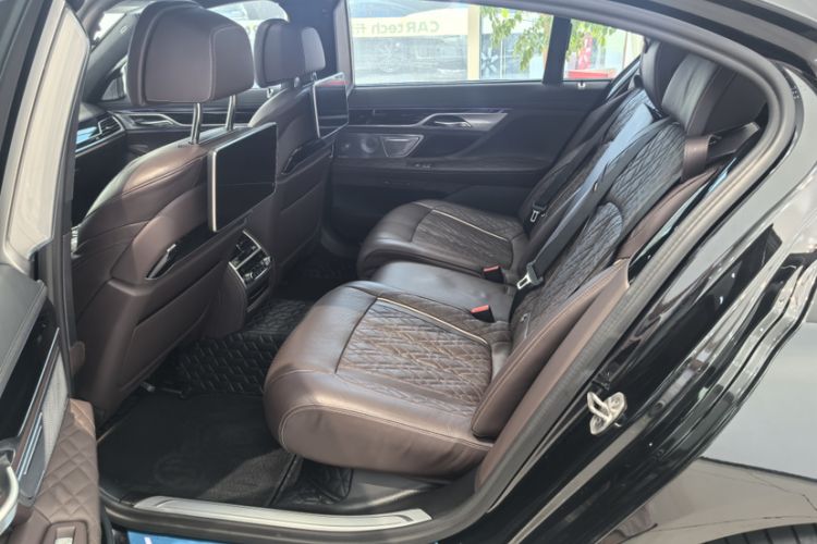 Used BMW 7 Series 2022 740Li xDrive Executive Luxury Package Interior 8