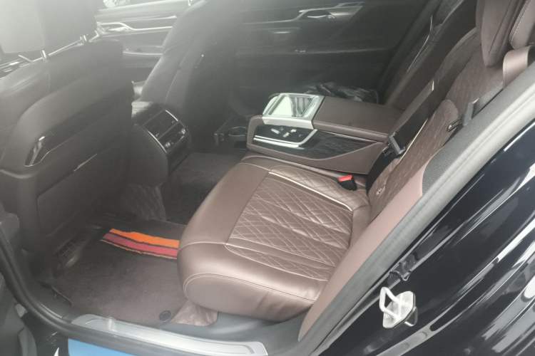 Used BMW 7 Series 2022 740Li Luxury Edition M Sport Package Left Rear Seat