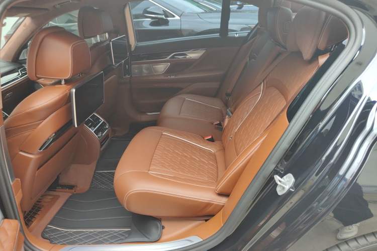 Used BMW 7 Series 2022 740Li xDrive Executive M Sport Package Left Rear Seat