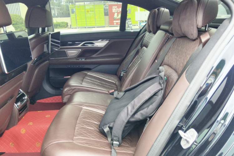 Used BMW 7 Series 2022 740Li Luxury Edition M Sport Package Left Rear Seat