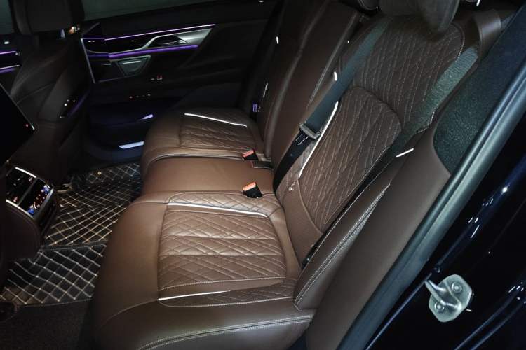 Used BMW 7 Series 2022 740Li Luxury Edition M Sport Package Left Rear Seat