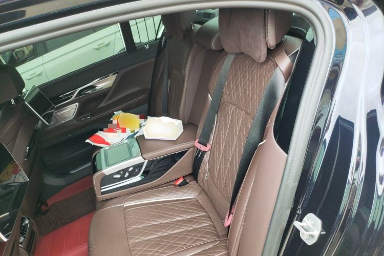 Used BMW 7 Series 2022 740Li xDrive Executive M Sport Package Left Rear Seat