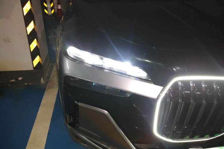 Used BMW 7 Series 2022 740Li Luxury Edition M Sport Package Right Front Headlight