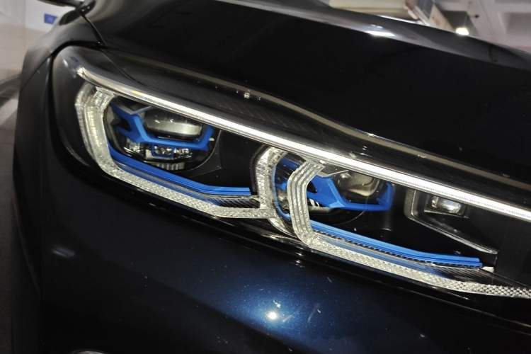 Used BMW 7 Series 2022 740Li Luxury Edition M Sport Package Right Front Headlight