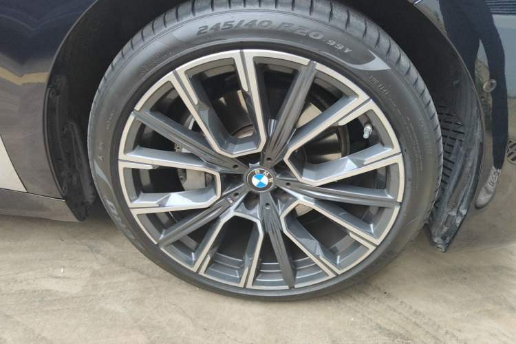 Used BMW 7 Series 2022 740Li xDrive Executive M Sport Package Right Front Wheel Hub