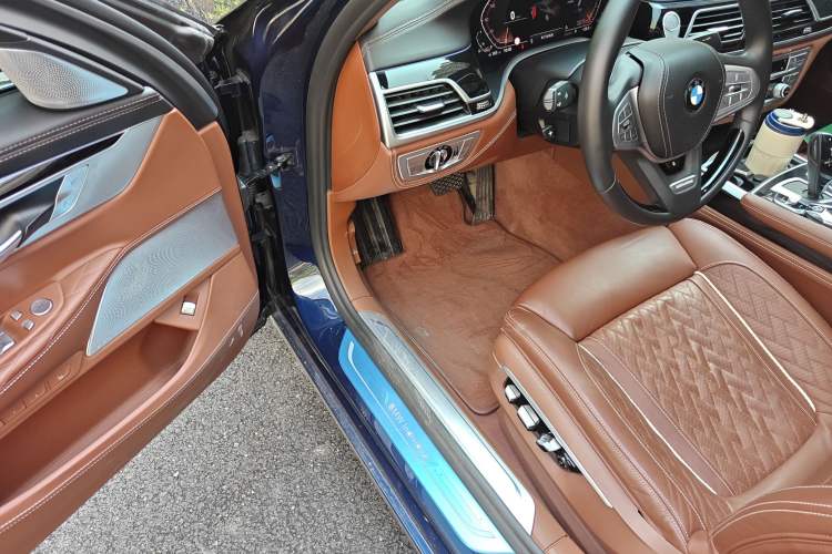 Used BMW 7 Series 2022 740Li xDrive Executive Luxury Package Driver Seat