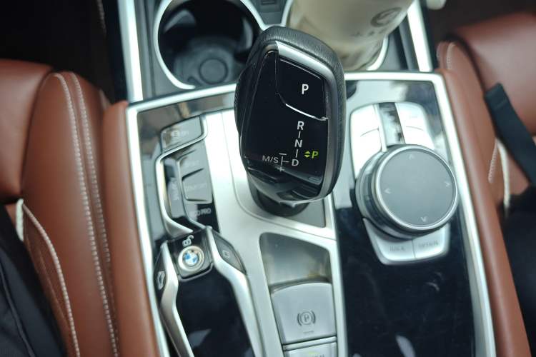 Used BMW 7 Series 2022 740Li xDrive Executive Luxury Package Gear Lever