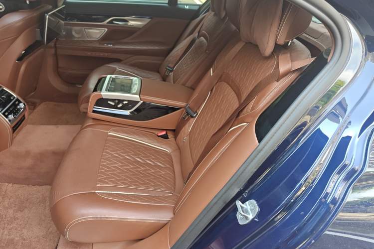 Used BMW 7 Series 2022 740Li xDrive Executive Luxury Package Left Rear Seat