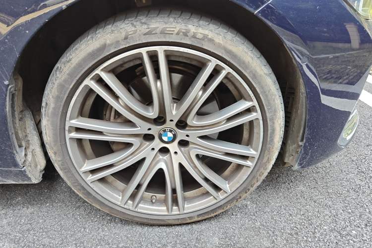 Used BMW 7 Series 2022 740Li xDrive Executive Luxury Package Right Front Wheel Hub