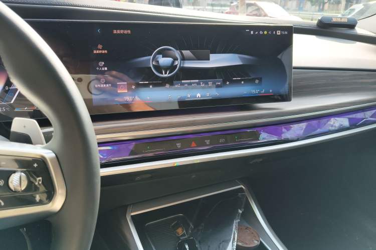 Used BMW 7 Series 2023 735Li M Sport Package Audio And AC Panel