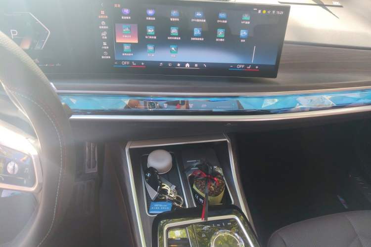 Used BMW 7 Series 2023 735Li M Sport Package Audio And AC Panel