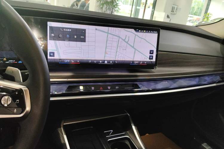 Used BMW 7 Series 2023 735Li M Sport Package Audio And AC Panel