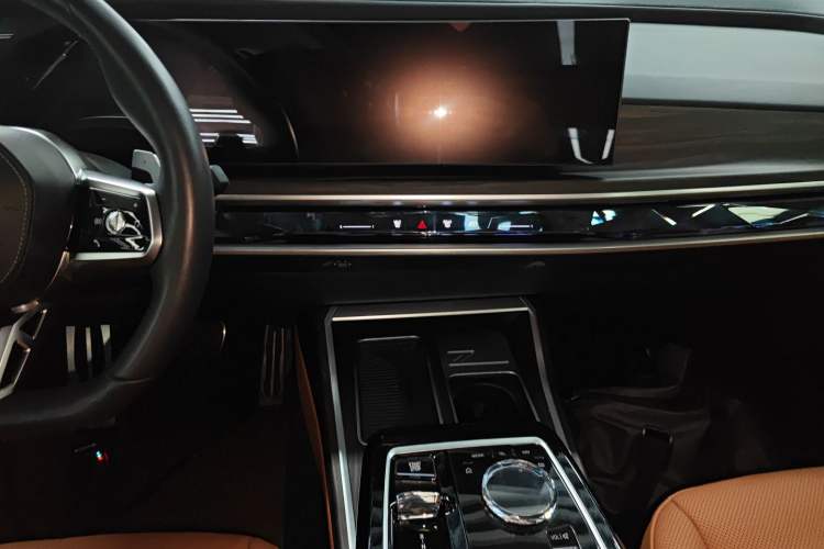 Used BMW 7 Series 2023 735Li M Sport Package Audio And AC Panel