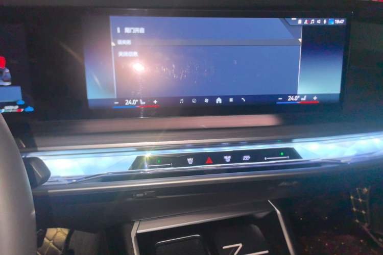 Used BMW 7 Series 2023 735Li Luxury Package Audio And AC Panel