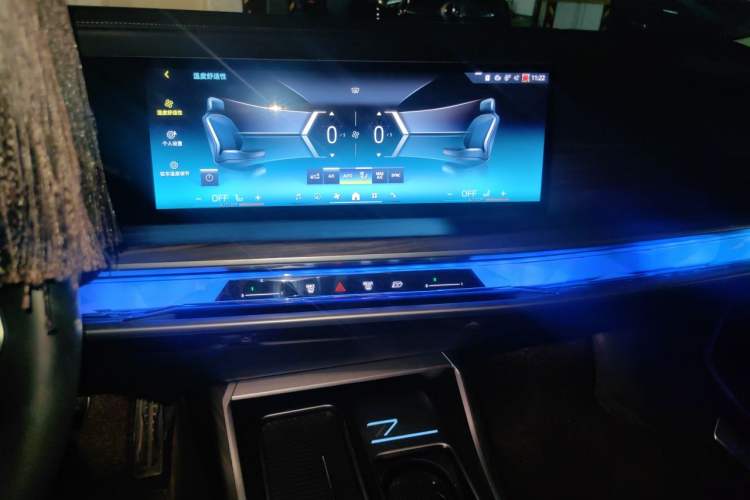 Used BMW 7 Series 2023 735Li M Sport Package Audio And AC Panel