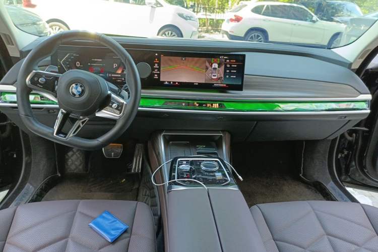 Used BMW 7 Series 2023 735Li M Sport Package Center Console