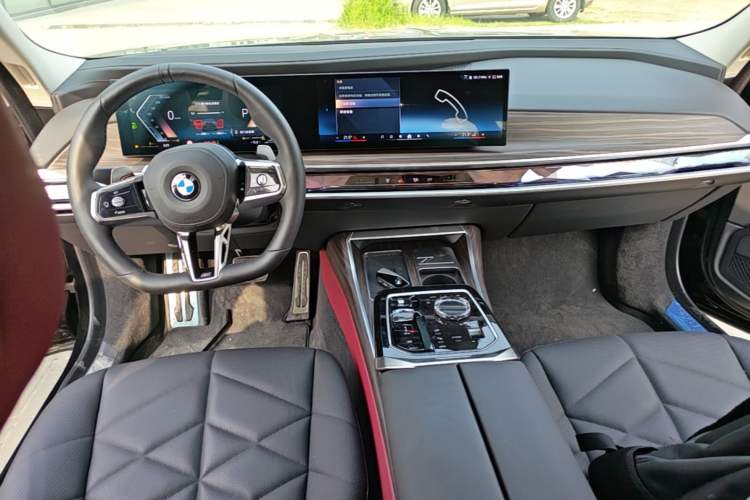 Used BMW 7 Series 2023 735Li M Sport Package Center Console