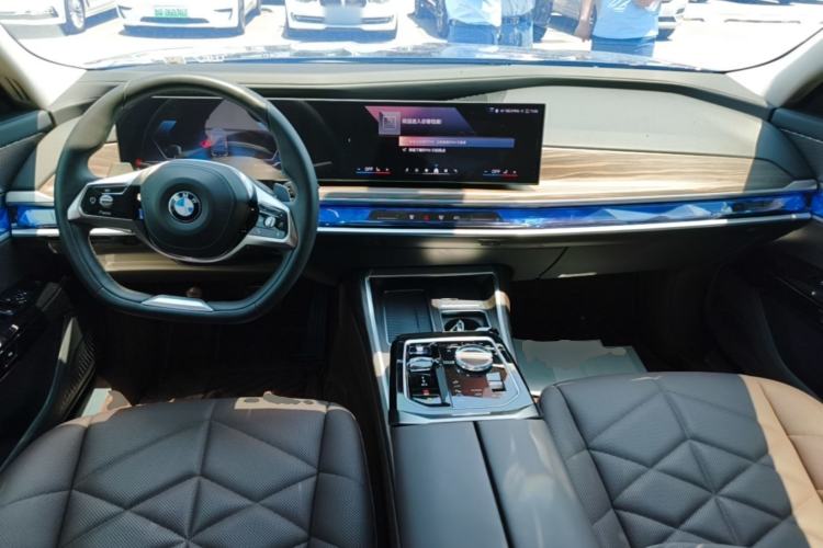 Used BMW 7 Series 2023 735Li Luxury Package Center Console