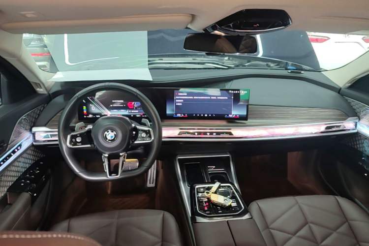 Used BMW 7 Series 2023 735Li M Sport Package Center Console