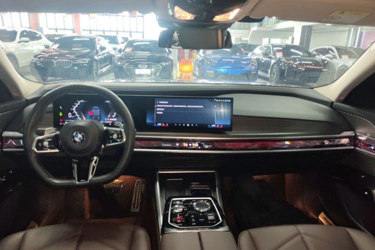 Used BMW 7 Series 2023 735Li M Sport Package Center Console