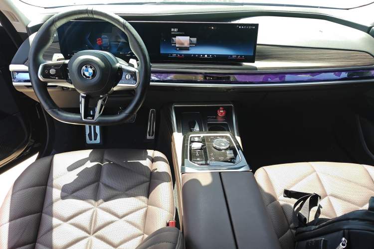 Used BMW 7 Series 2023 735Li M Sport Package Center Console