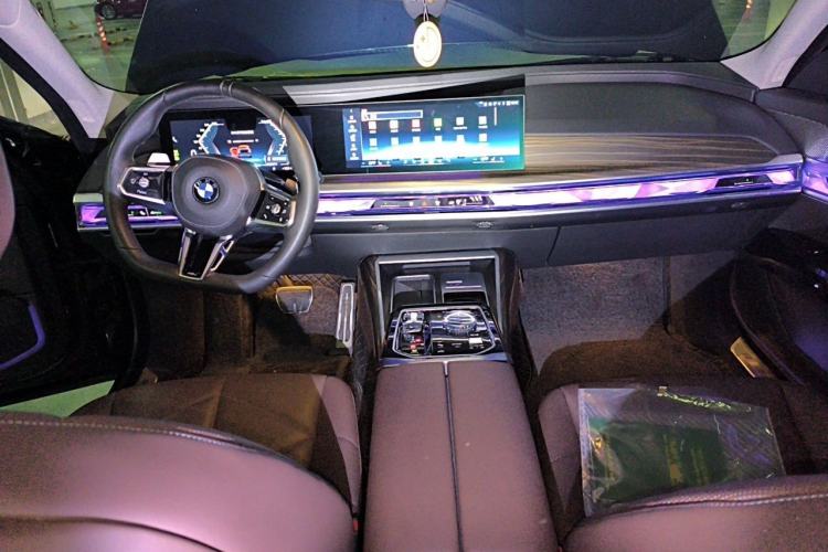 Used BMW 7 Series 2023 735Li M Sport Package Center Console