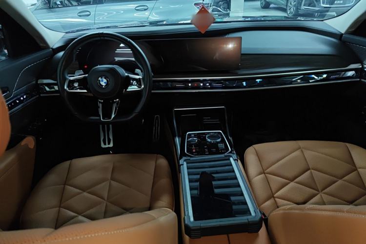 Used BMW 7 Series 2023 735Li M Sport Package Center Console