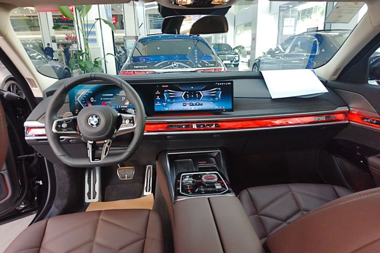 Used BMW 7 Series 2023 735Li M Sport Package Center Console