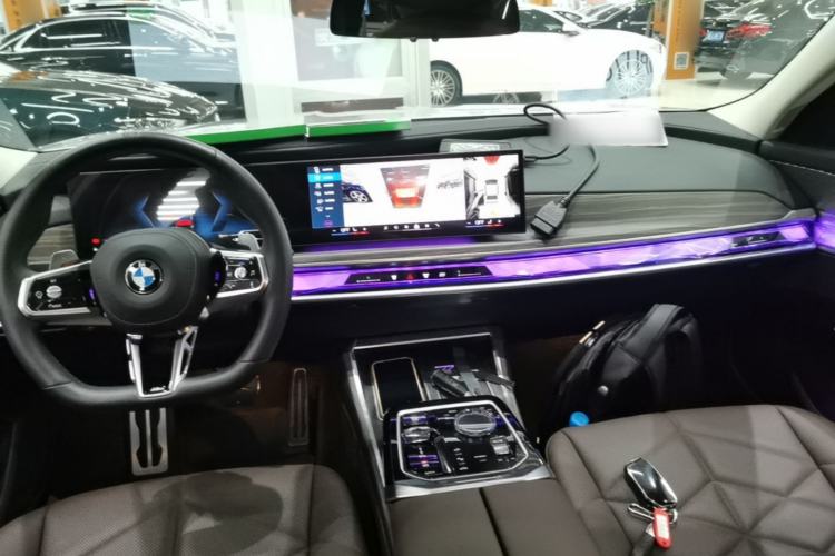 Used BMW 7 Series 2023 735Li M Sport Package Center Console