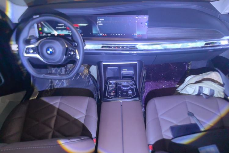 Used BMW 7 Series 2023 735Li Luxury Package Center Console