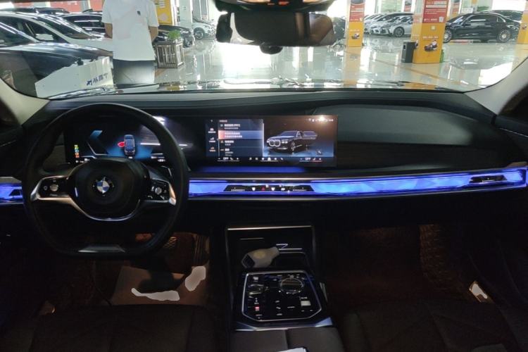 Used BMW 7 Series 2023 735Li Luxury Package Center Console