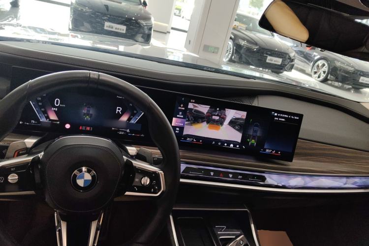 Used BMW 7 Series 2023 735Li M Sport Package Center Console