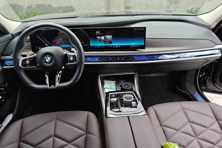 Used BMW 7 Series 2023 735Li M Sport Package Center Console