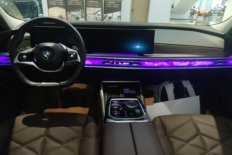 Used BMW 7 Series 2023 735Li Luxury Package Center Console
