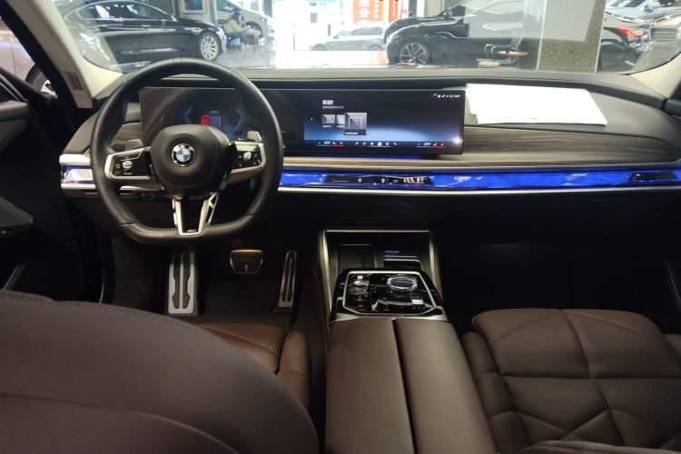 Used BMW 7 Series 2023 740Li Leading Model M Sport Package Center Console