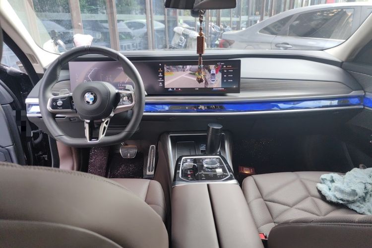 Used BMW 7 Series 2023 735Li M Sport Package Center Console