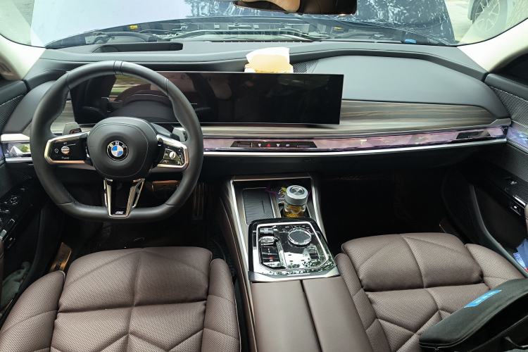 Used BMW 7 Series 2023 740Li Leading Model M Sport Package Center Console