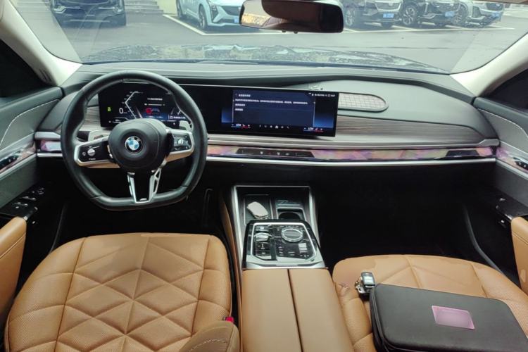 Used BMW 7 Series 2023 735Li M Sport Package Center Console