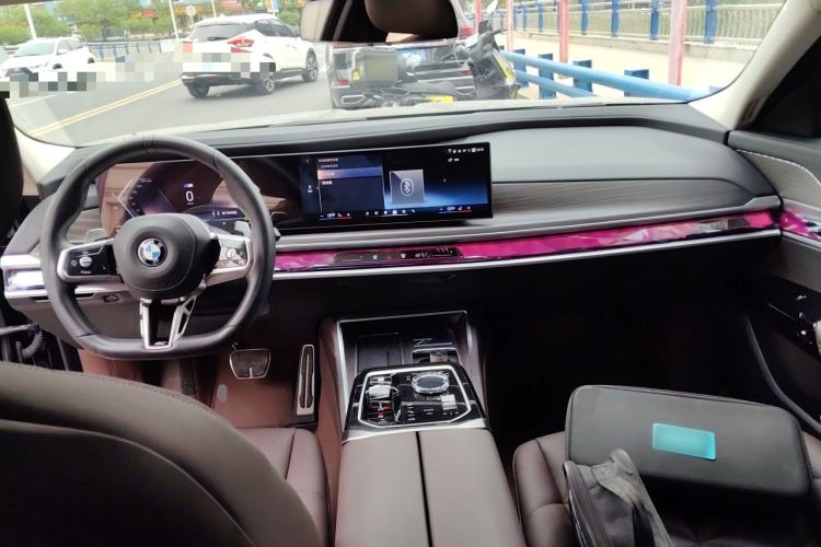 Used BMW 7 Series 2023 735Li M Sport Package Center Console