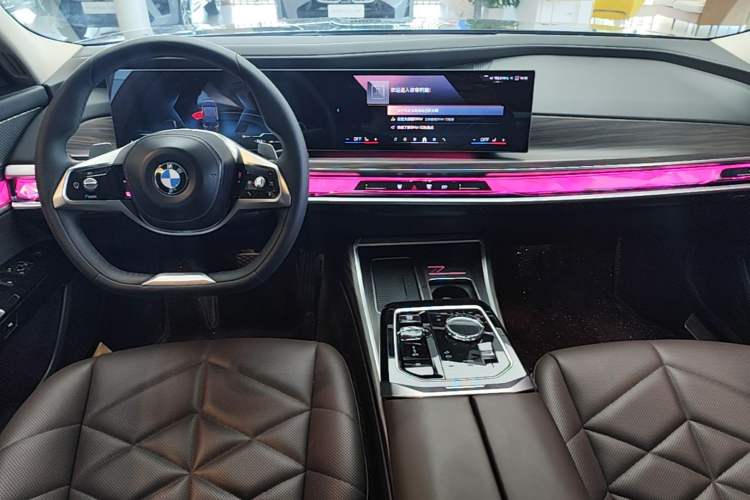Used BMW 7 Series 2023 735Li Luxury Package Center Console