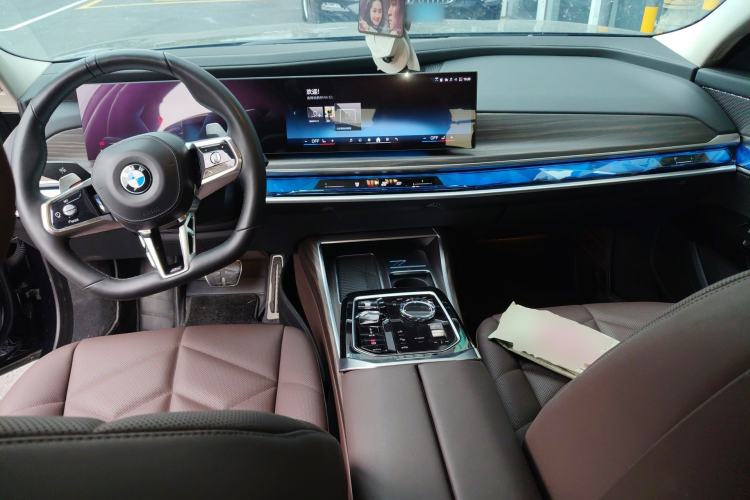 Used BMW 7 Series 2023 735Li M Sport Package Center Console