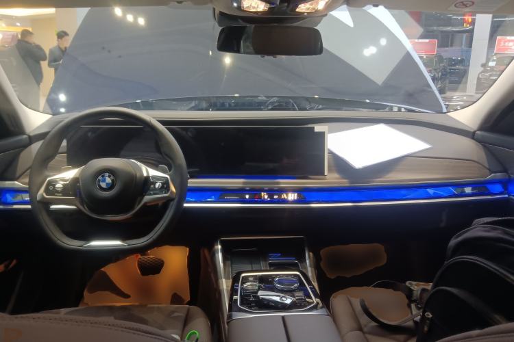Used BMW 7 Series 2023 735Li Luxury Package Center Console