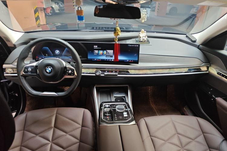 Used BMW 7 Series 2023 735Li Luxury Package Center Console