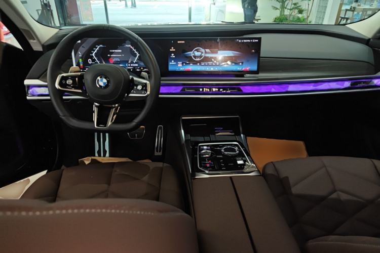 Used BMW 7 Series 2023 735Li M Sport Package Center Console