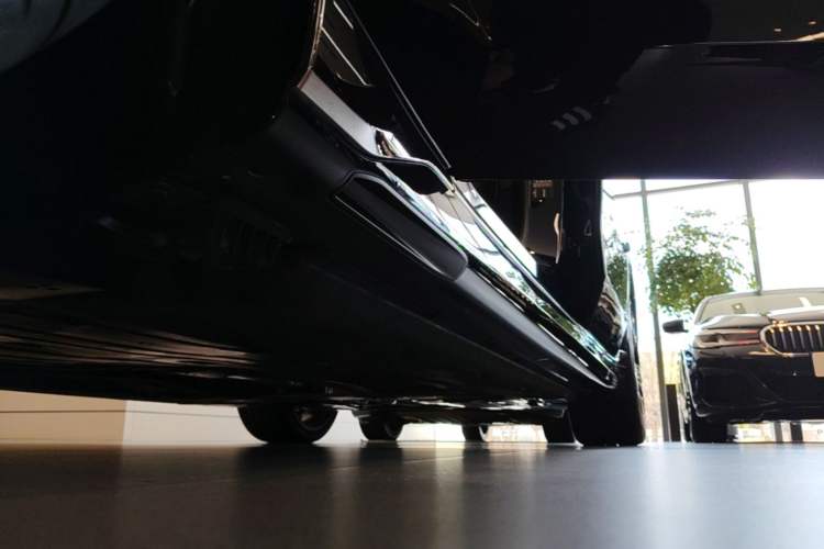 Used BMW 7 Series 2023 740Li Leading Model M Sport Package Chassis Front Left